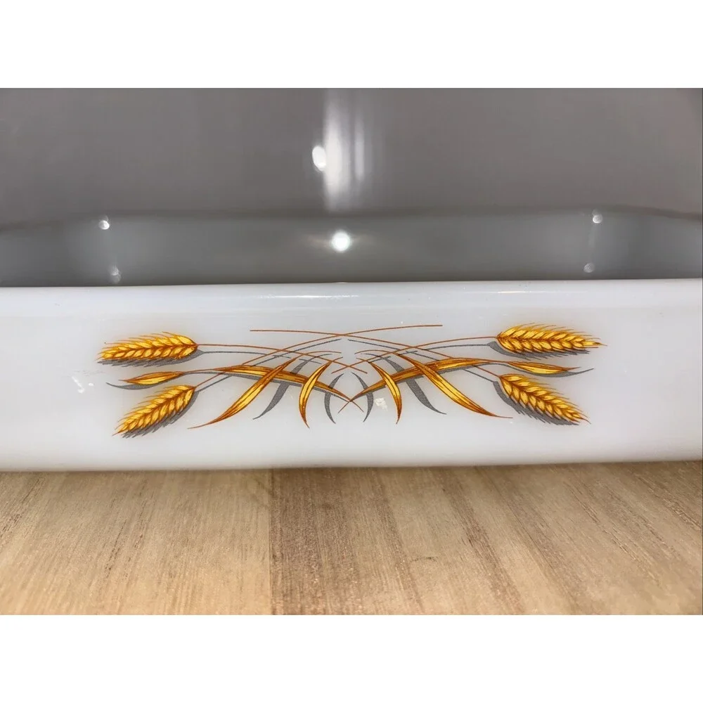 Vintage Anchor Hocking Fire King 1.5qt Wheat Pattern Baking Dish Milk Glass #410